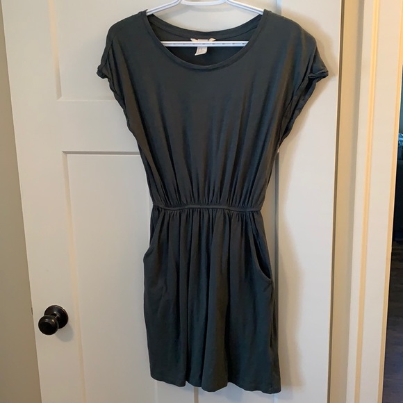 H&M Basic Dress - Picture 1 of 3